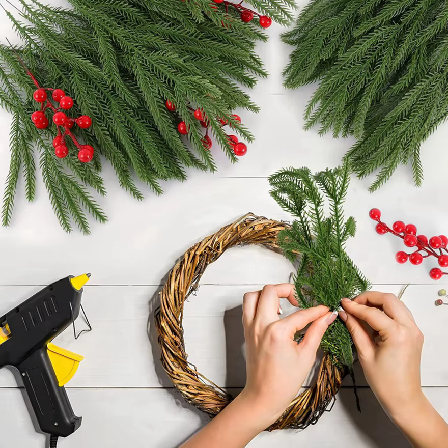 5pcs Artificialplant en plastique aiguilles de pin Accueil vase festival fête En Plein Air Jardin cour Arbre De Noël couronne Bricolage cadeau Décor