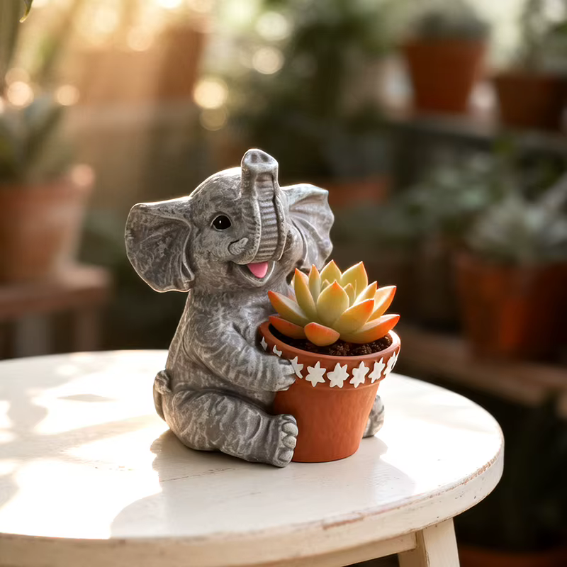 Statue de plante en forme d'éléphant vintage