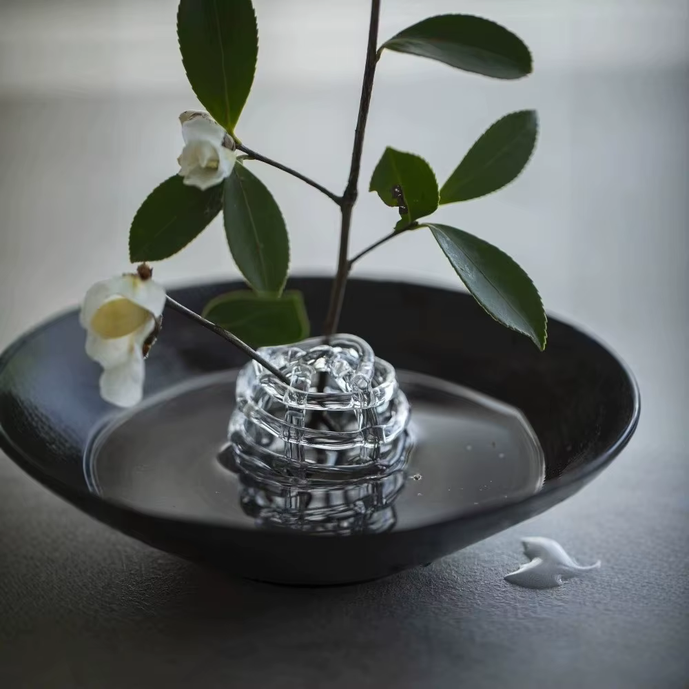 Vase en verre transparent