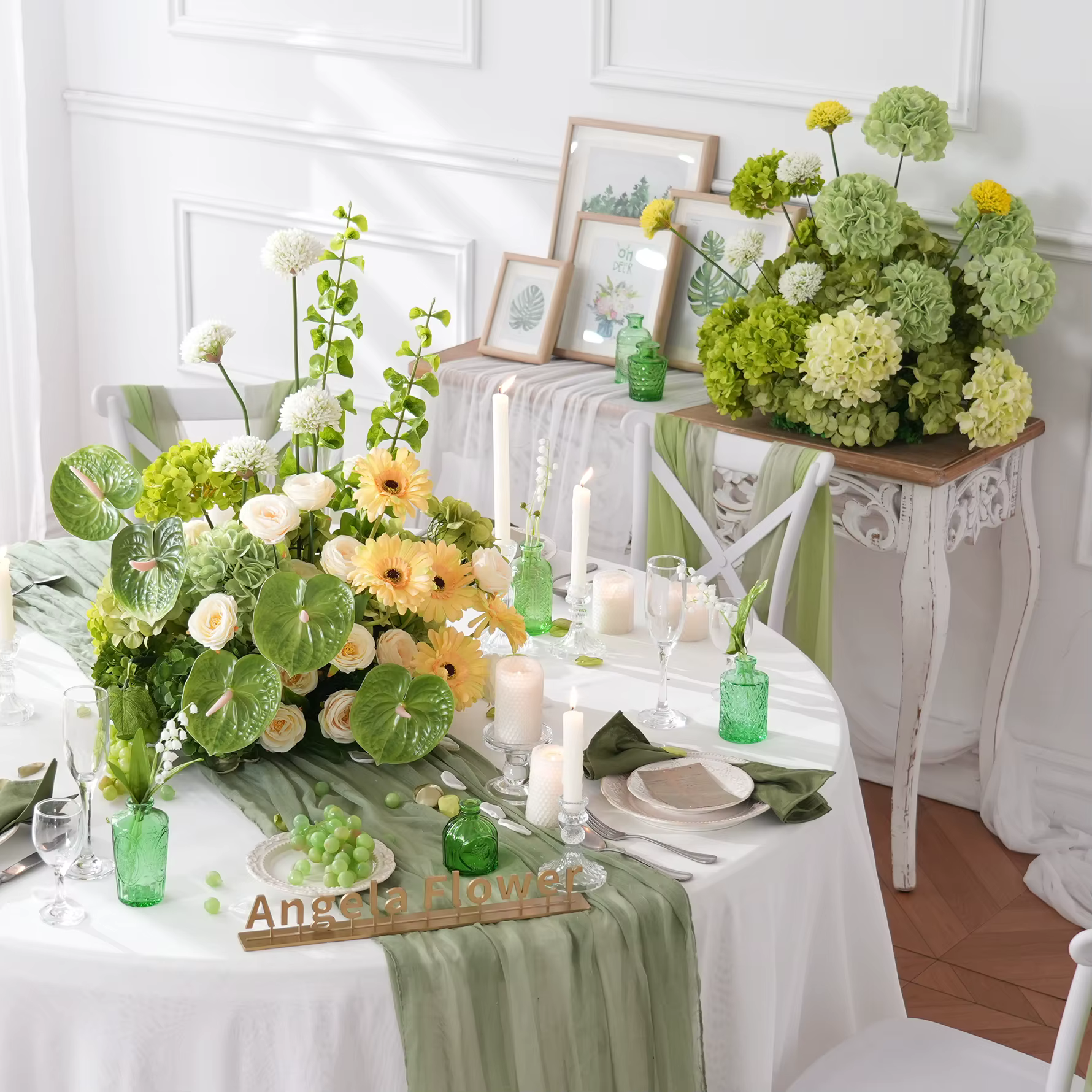 Angela A9143 Arrangement floral artificiel en hydrangeas et palmiers pour allée