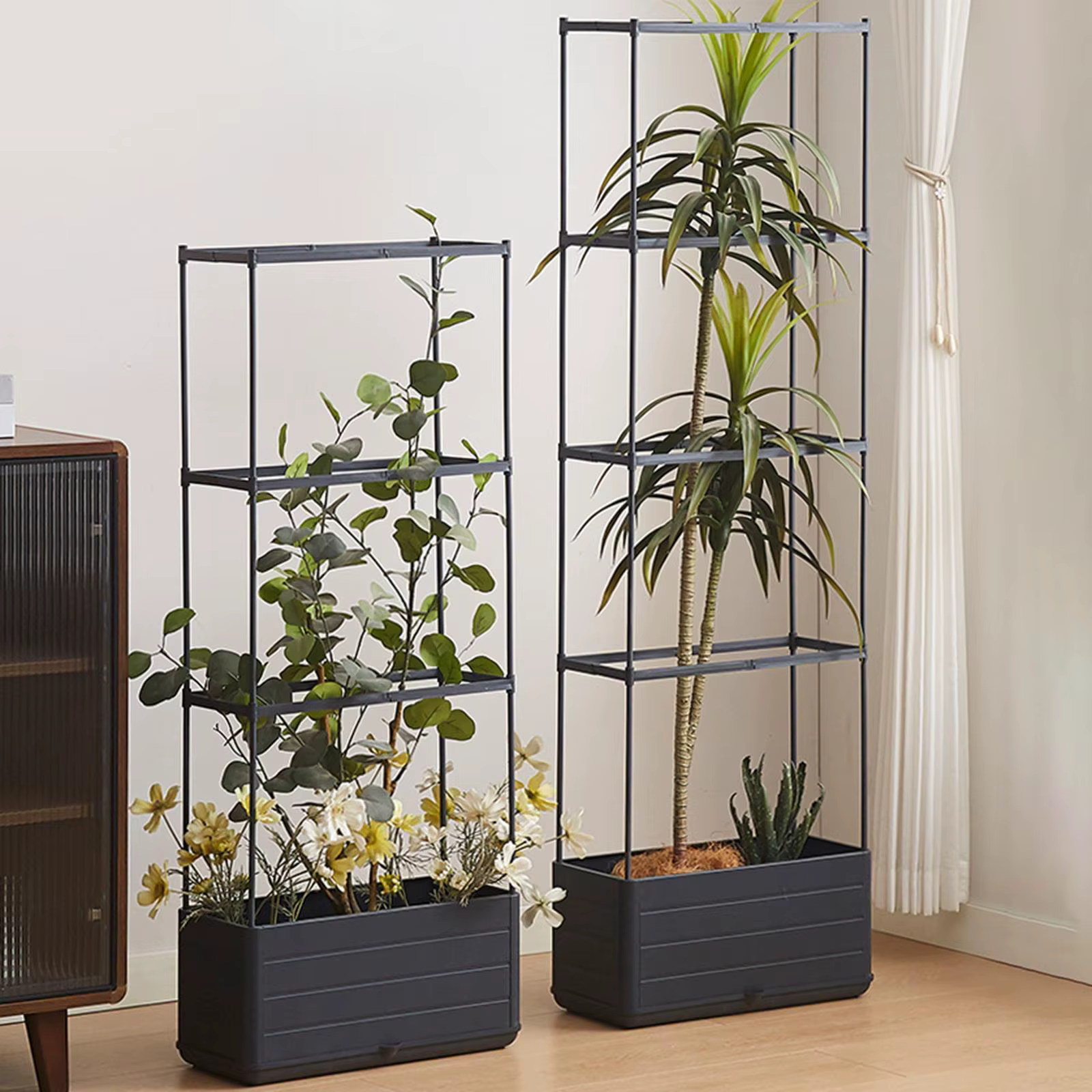 Boîte de jardinière avec pot de plantes en treillis