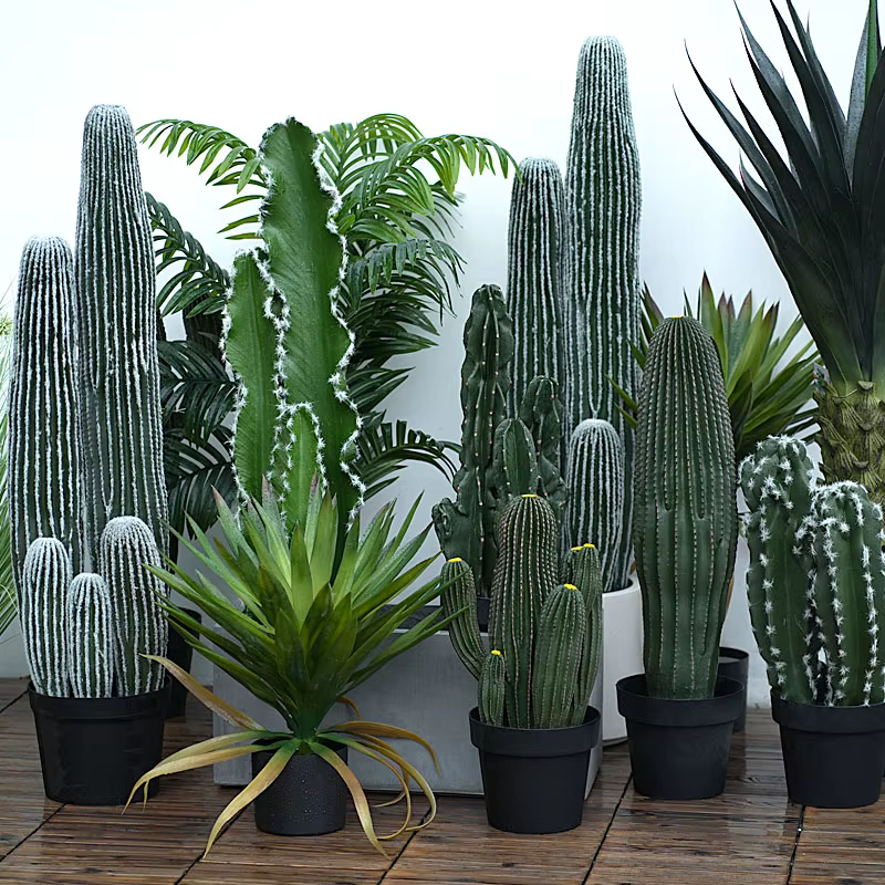 Plantes tropicales artificielles avec pot