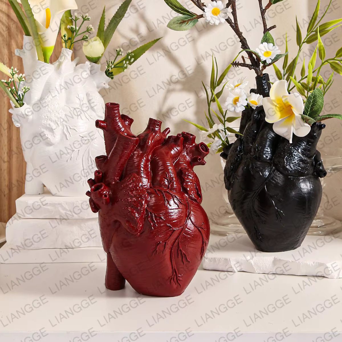 Vase en résine en forme de cœur pour arrangement floral