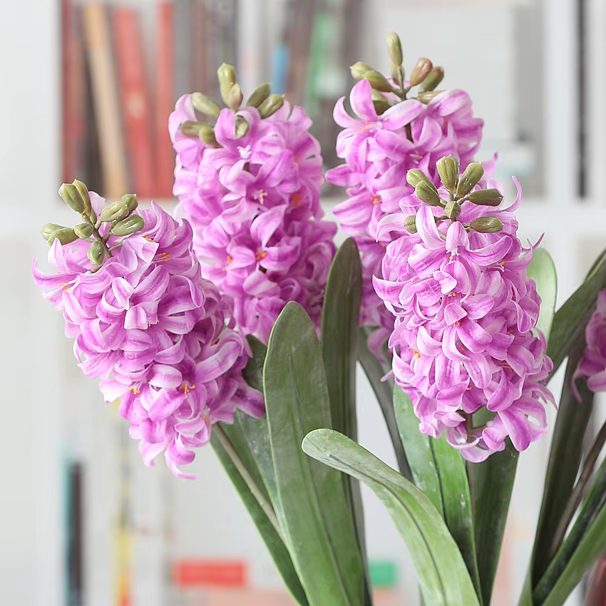 Arrangement de fleurs de jacinthe artificielle violette