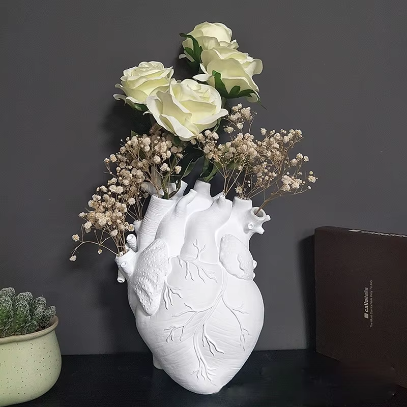 Vase à fleurs en forme de cœur anatomique