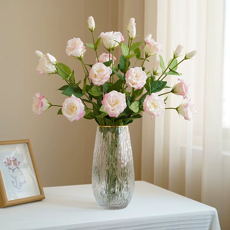 Grand vase à fleurs Eustoma hydratant à la main