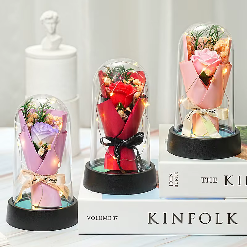 Bouquet de roses éternelles en forme de dôme en verre LED