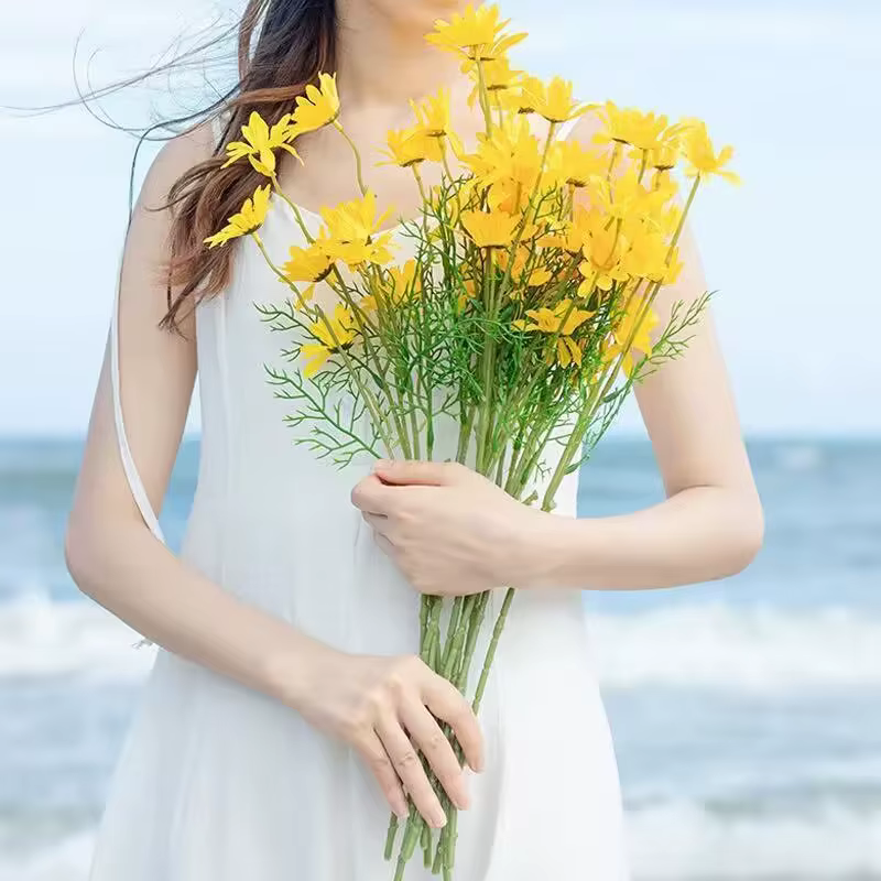 Bouquet de marguerites et de chrysanthème artificielles