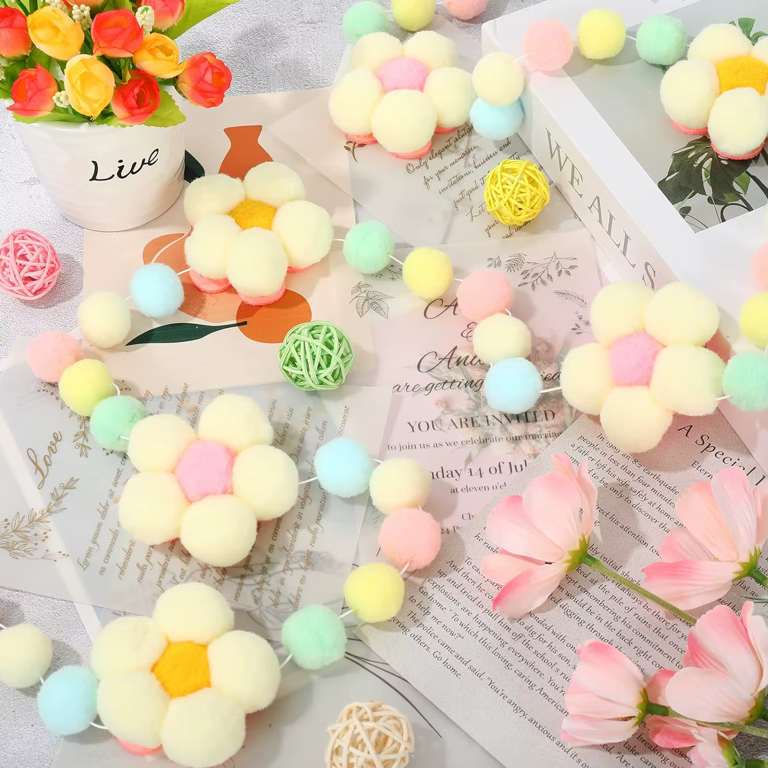 Guirlande de fleurs en feutre