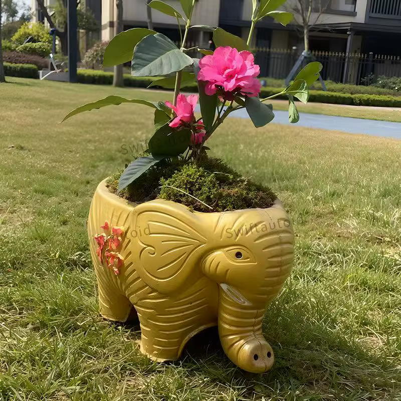Pot de fleur en forme d'éléphant