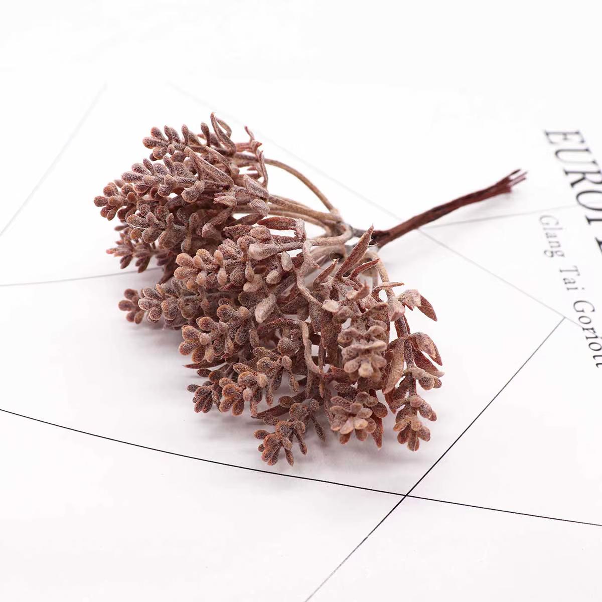 Fleurs artificielles en forme d'ananas