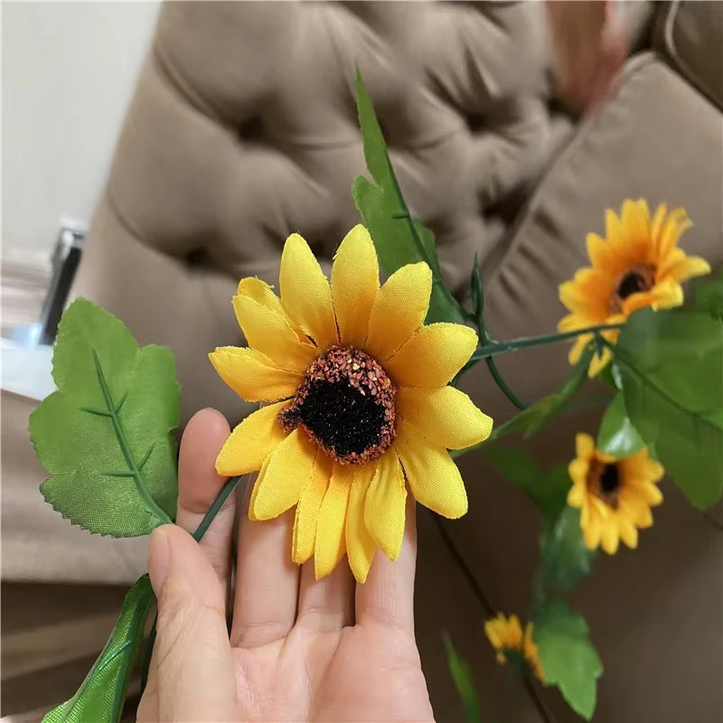 Guirlande de fleurs artificielles suspendues de vigne de tournesol jaune de 2.5M