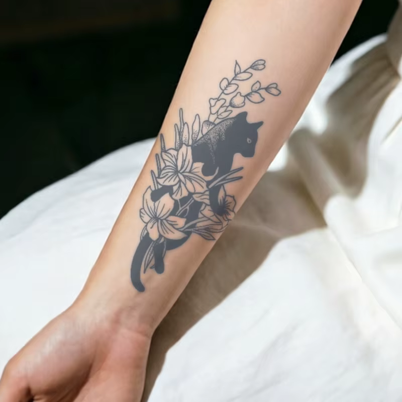 Autocollants de tatouage temporaire à base de plantes Cat and Flower, imperméables et durables pendant une à deux semaines, adaptés aux femmes, au bras et à la jambe