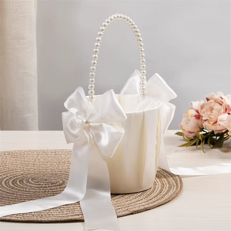 Panier à fleurs avec poignée en perles