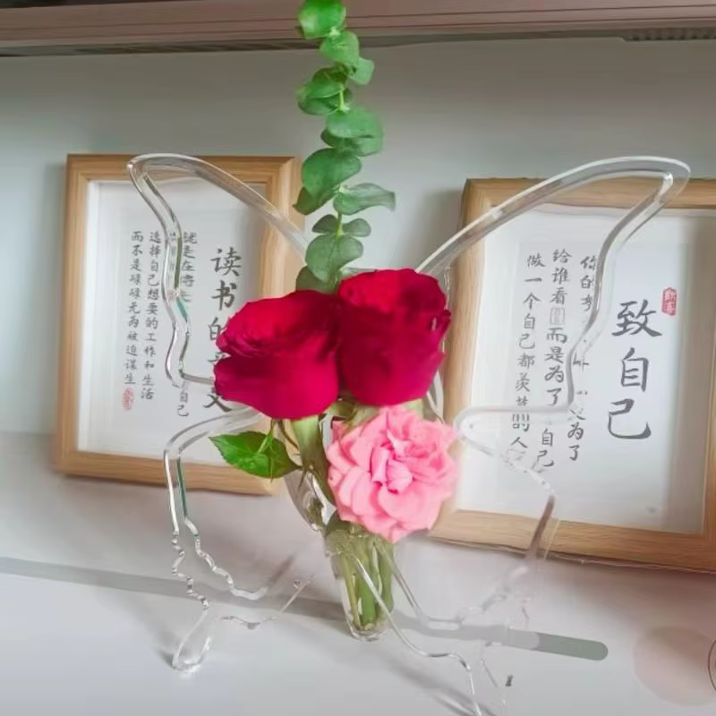 Vase à fleurs papillon