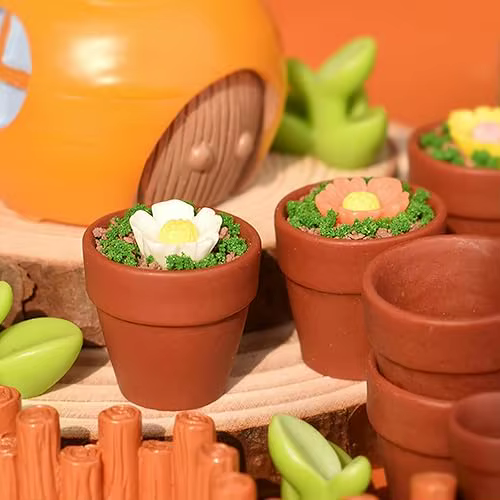 Mini pots en plastique faits à la main