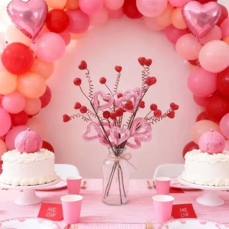 Fleur artificielle décorative avec des motifs cœur
