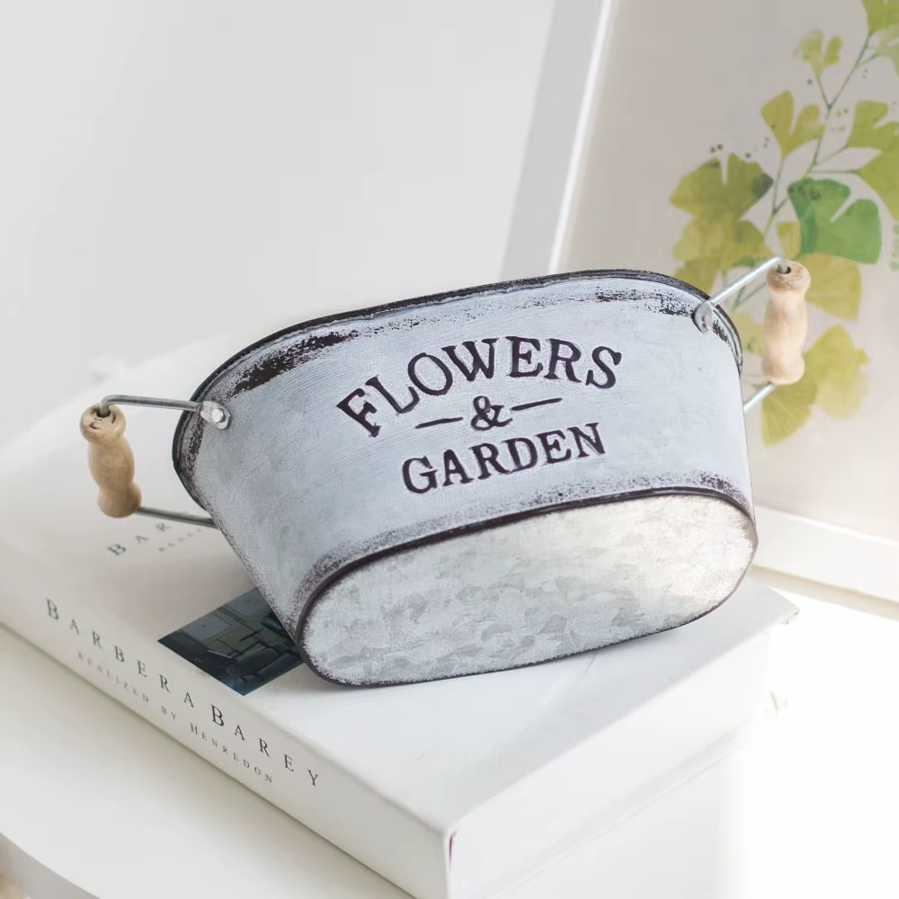 Pot de fleurs ovale en fer rustique