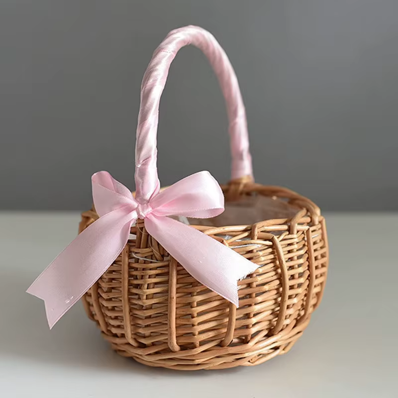 Panier de fleurs tissé