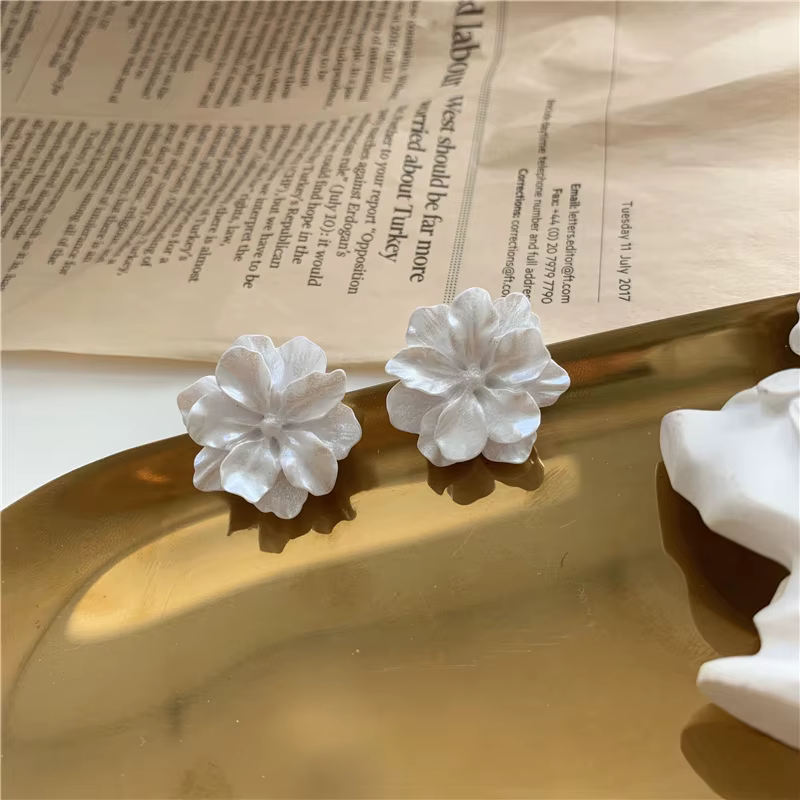Grande fleur de camélia blanche