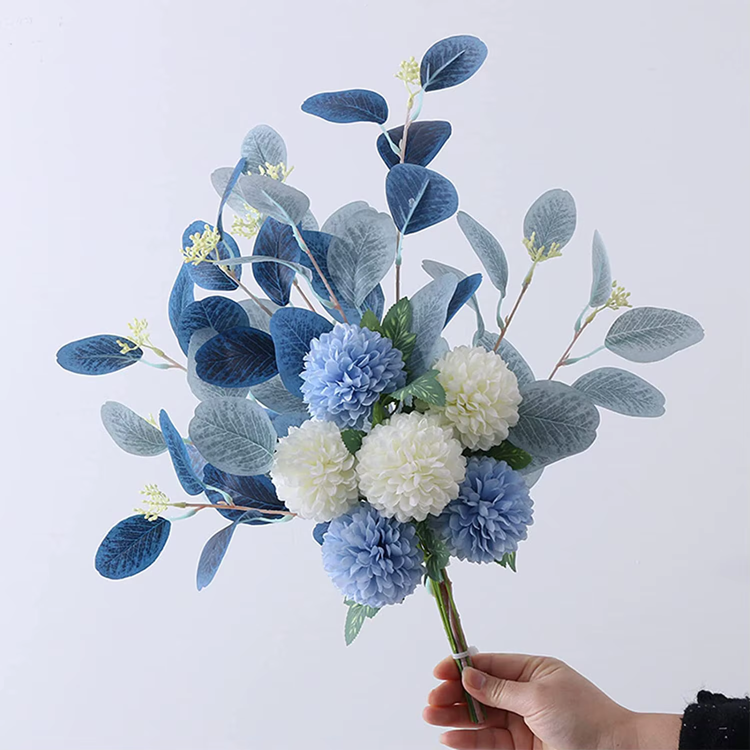 Bouquet de Fausses Fleurs Bleues et Blanches
