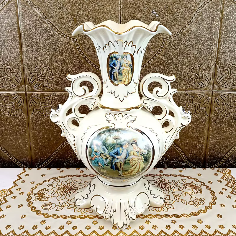 Grand vase européen en céramique dorée