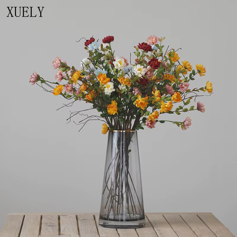 Fleurs de marguerite de soie de chrysanthème rétro