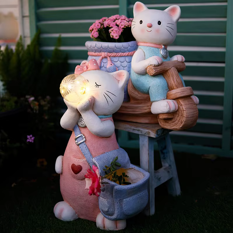 Pot de fleurs en forme de chat de jardin