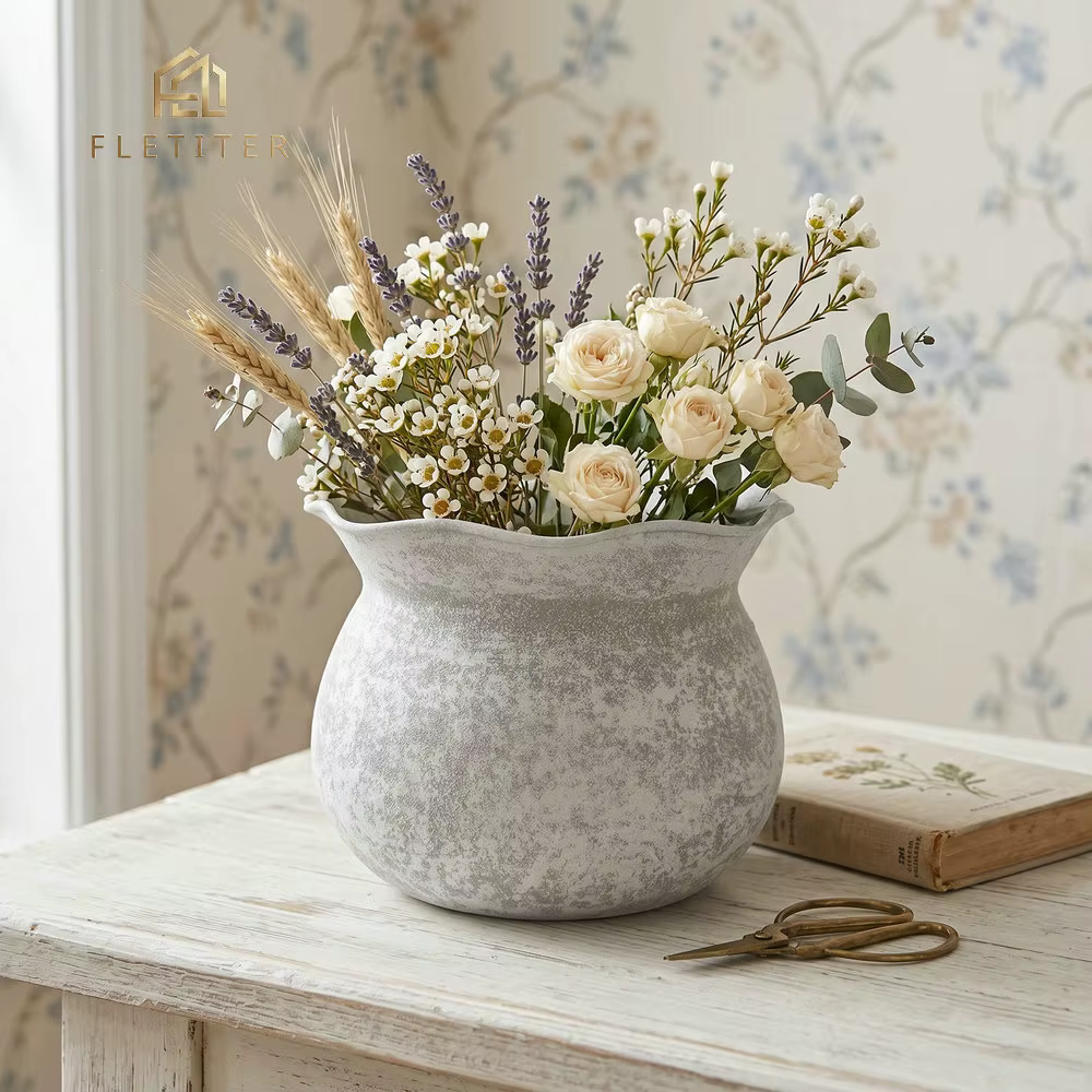 Vases et pots à fleurs en métal imitation poterie rustique vintage