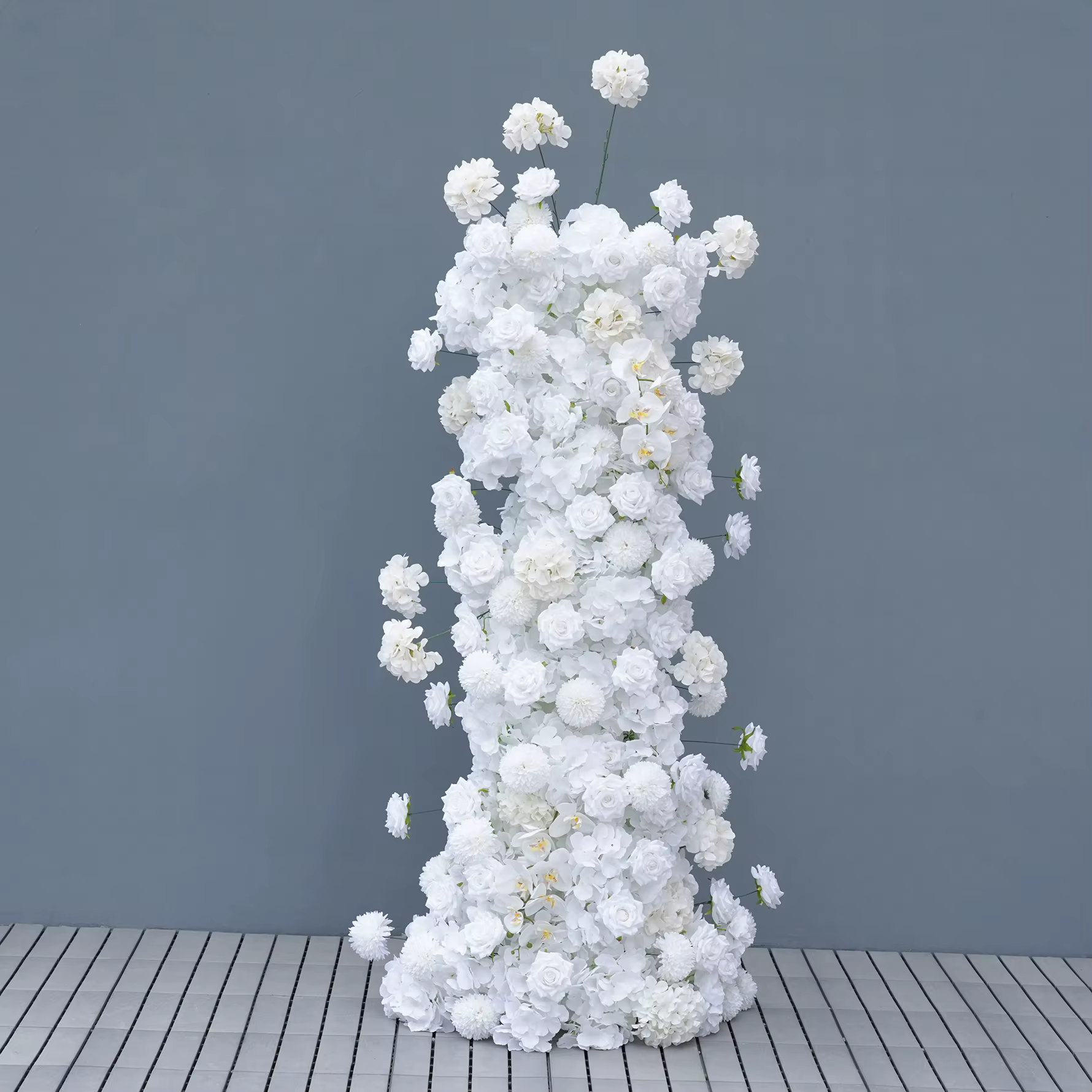 X7749 Arrangements floraux de mariage en hortensias et orchidées blanc pur