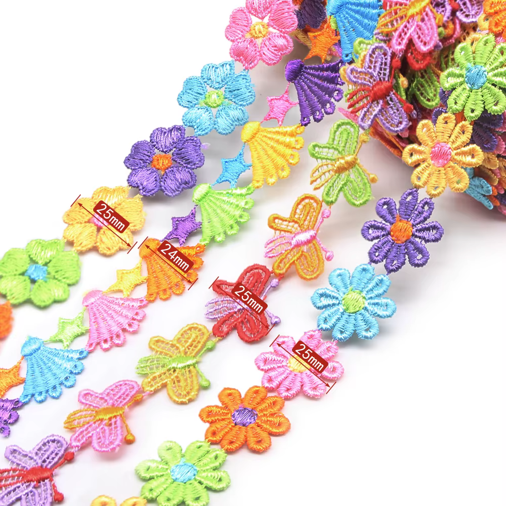 Garniture en dentelle de fleur de marguerite colorée