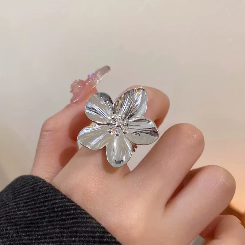 Bague à fleurs pour femmes, tempérament Simple, mode de fête, breloque tendance, bijoux étanches, cadeaux, vente en gros, nouvelle collection 2024