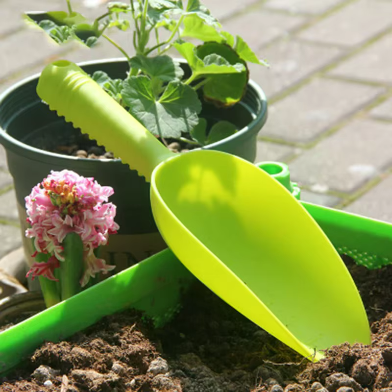 Spatule de jardinage pour ameublir la terre