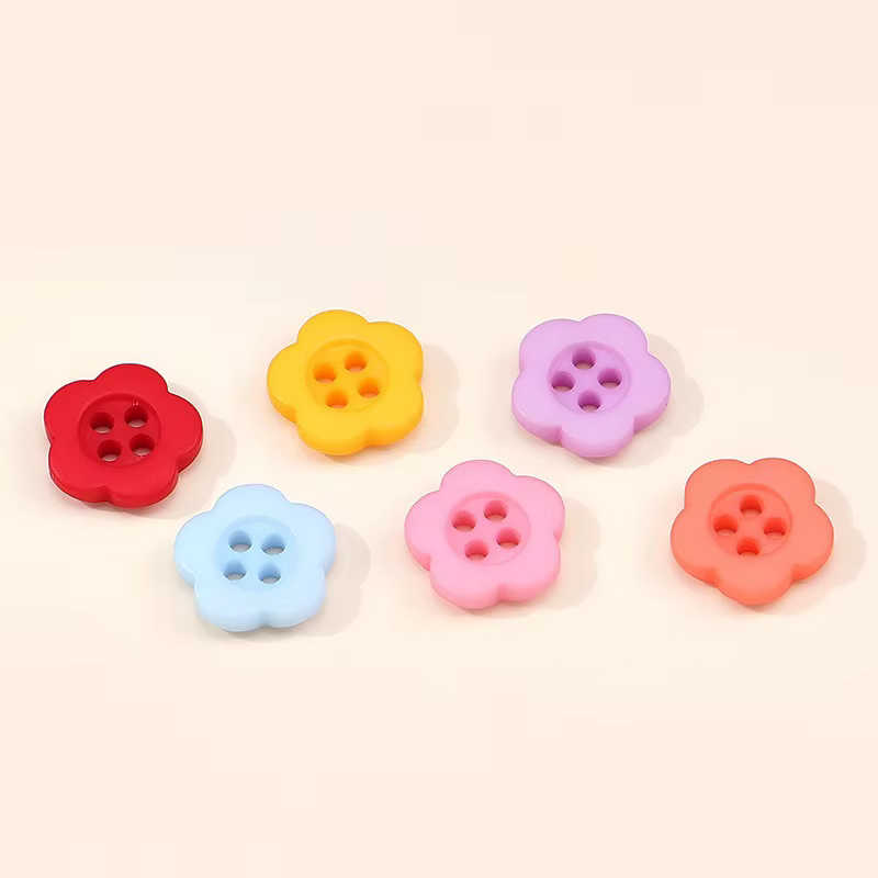 20 pièces/sac créatif fleur de prunier en forme de quatre yeux bouton coloré bricolage couleur bonbon Mini