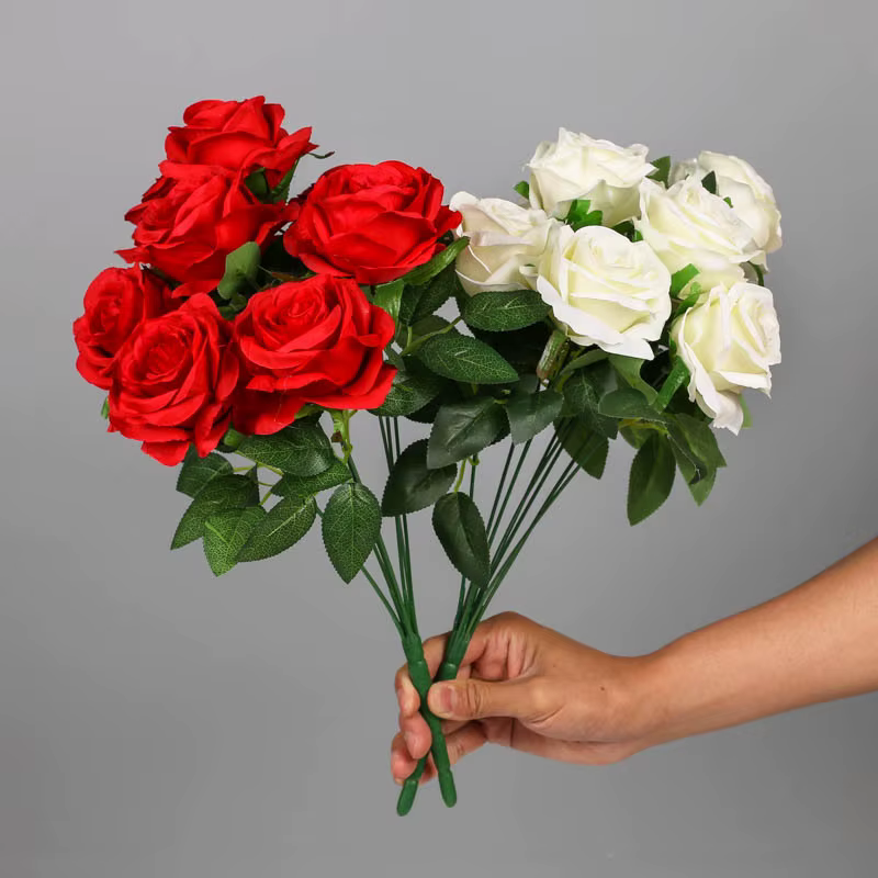 Bouquet de Roses Artificielles Blanches et Rouges
