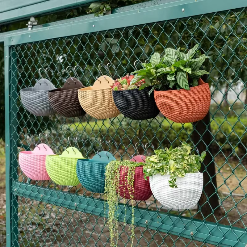 Pot de fleurs mural exquis en plastique