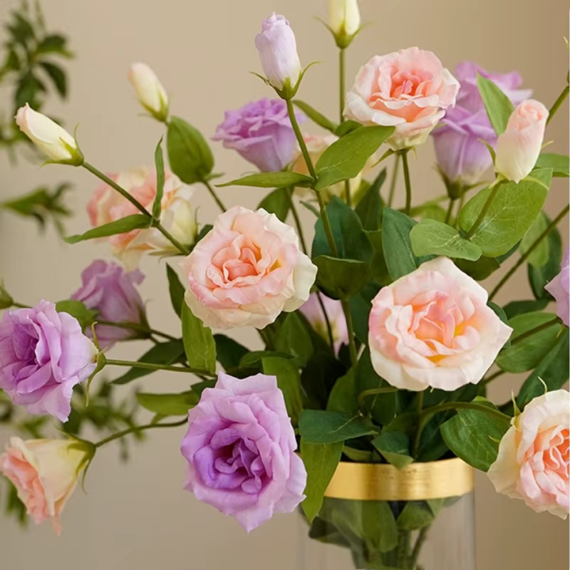 Grand vase à fleurs Eustoma hydratant à la main