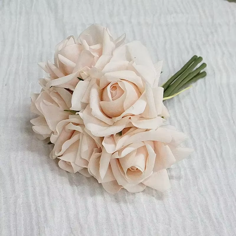 Roses artificielles hydratantes au toucher réel