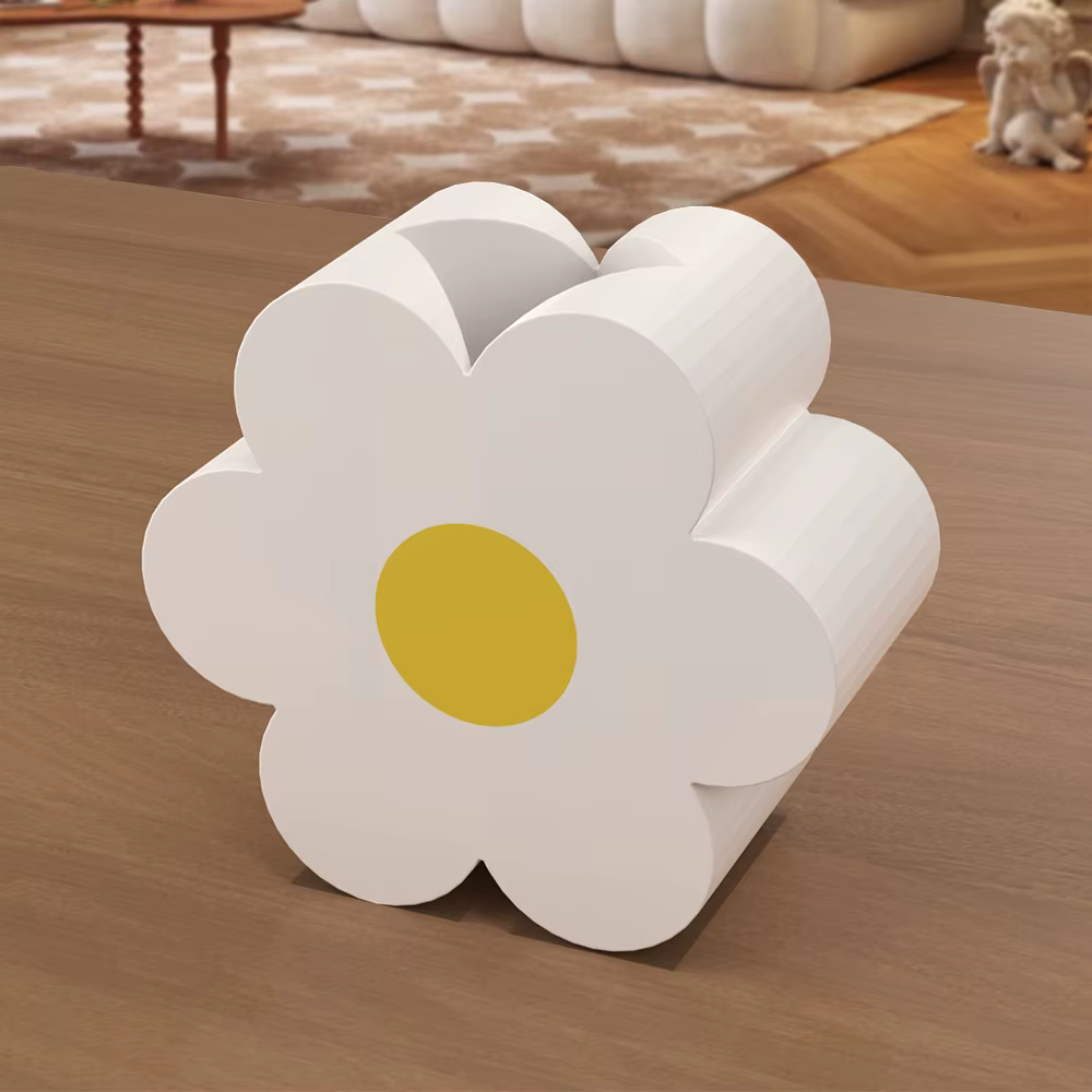 Le petit vase fleuri est durable et n'est pas facile à casser
