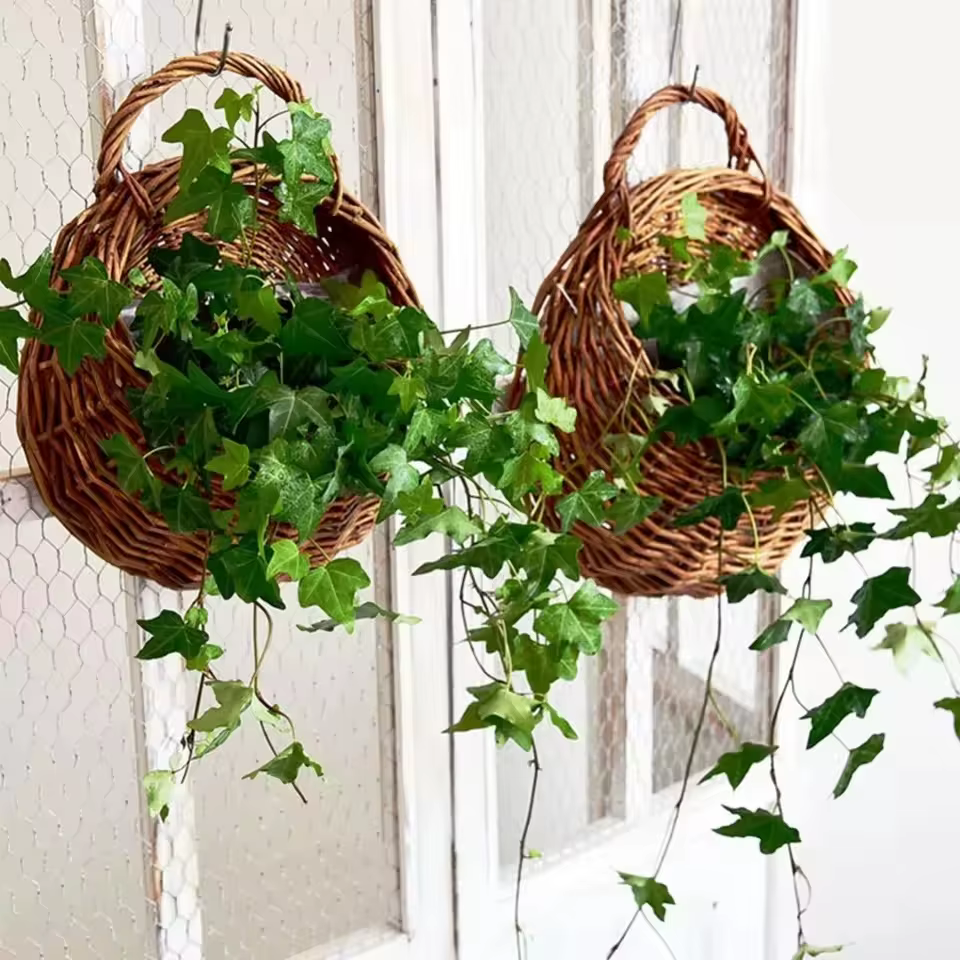Jardinière de fleurs en rotin et osier faite à la main