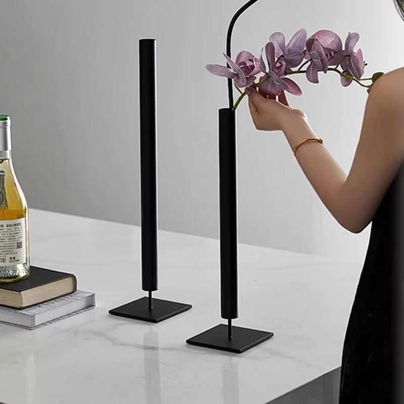 Vases à fleurs séchées en métal