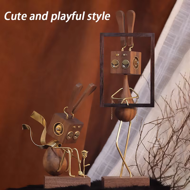 Figurines en noyer noir