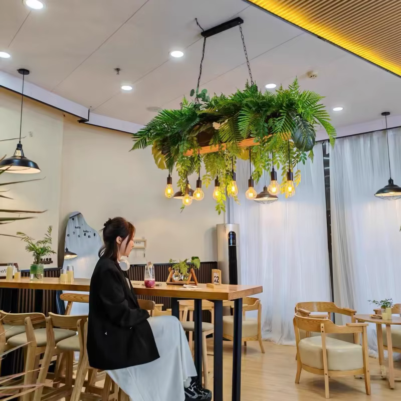 Luminaire suspendu en forme de plante verte
