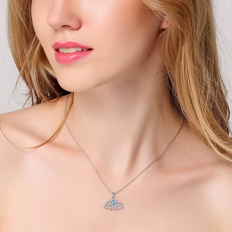 Huitan – collier avec pendentif en forme de fleur de Lotus pour femme, couleur argent incrusté de bleu CZ, tendance, accessoires quotidiens pour fête de mariage, bijoux cadeau