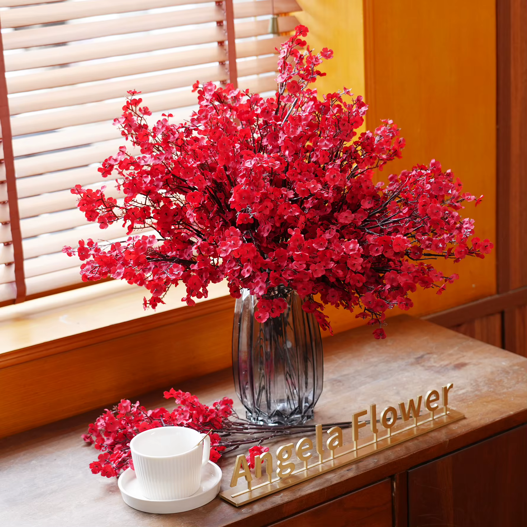 Branche de fleur de souffle de bébé rouge romantique