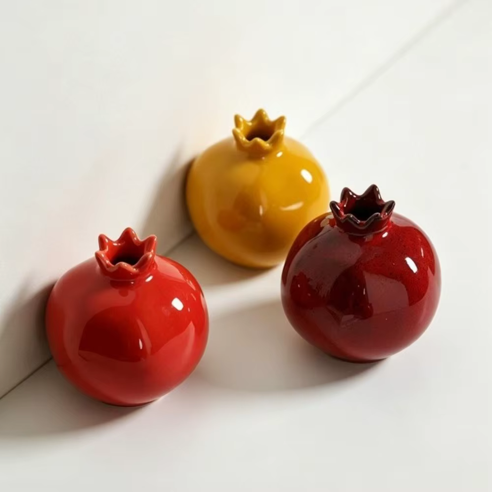 Vase en céramique artisanal en forme de grenade