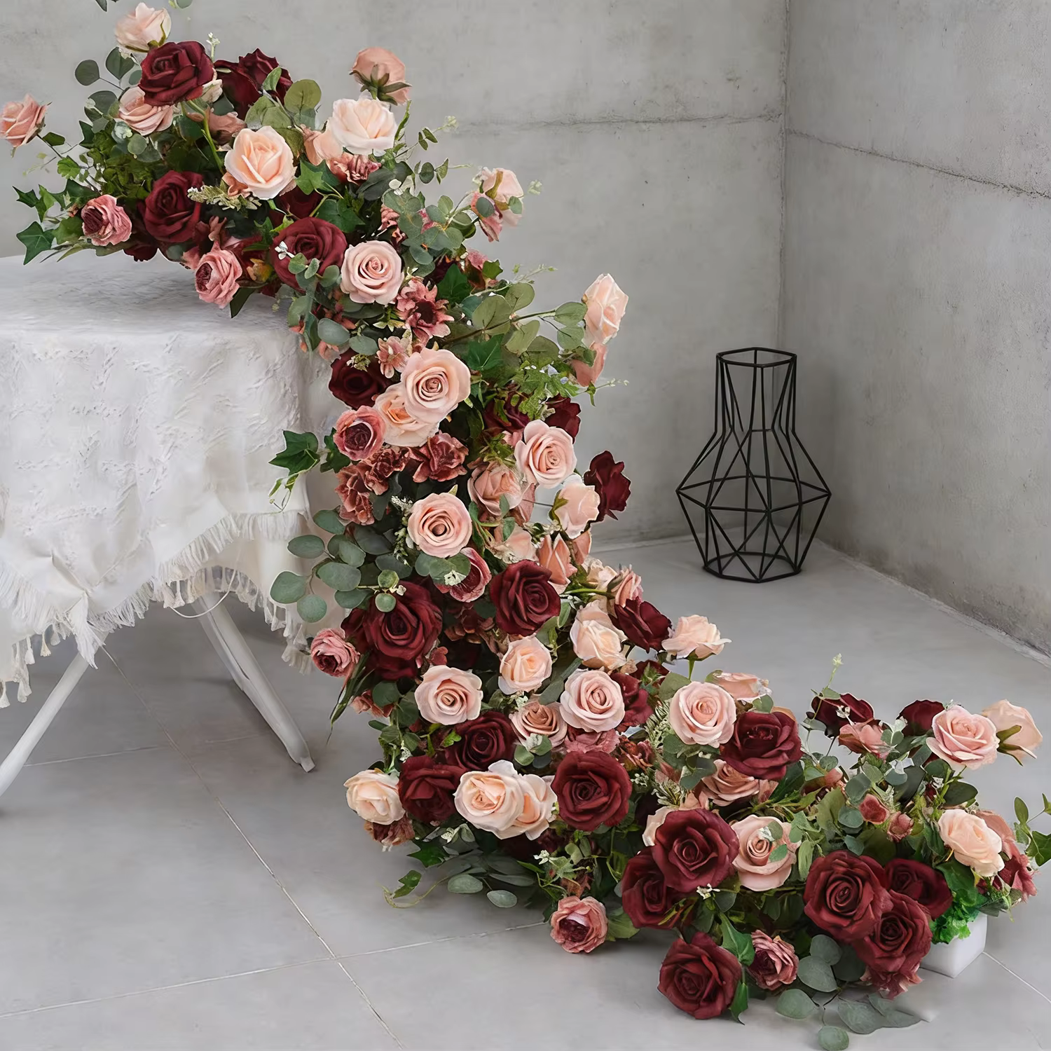 Uflower rouge Rose vert feuille fleurs artificielles rangée Arrangement Table de mariage Center fleur boule événement fête toile de fond décor accessoires