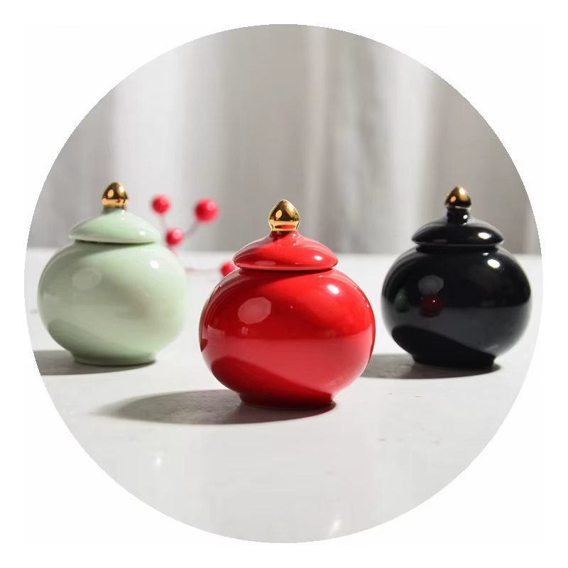 Mini pot rond en céramique peint en or
