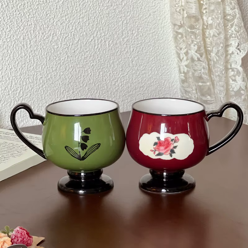 Tasse en céramique vintage Peony & Lily of the Valley – Tasse élégante du milieu du siècle, tasse à café à pieds hauts de grande capacité