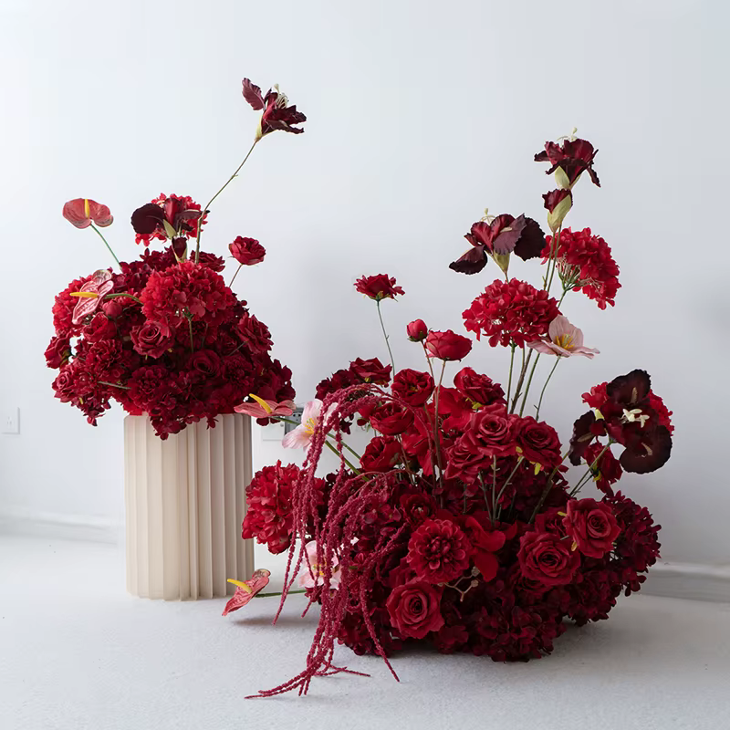 Fleur artificielle rouge bordeaux pour décoration de table